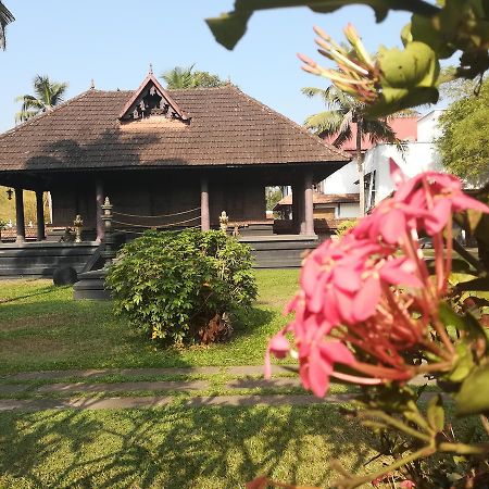 Treebo Premium Travancore Palace Cherthala Alappuzha Buitenkant foto
