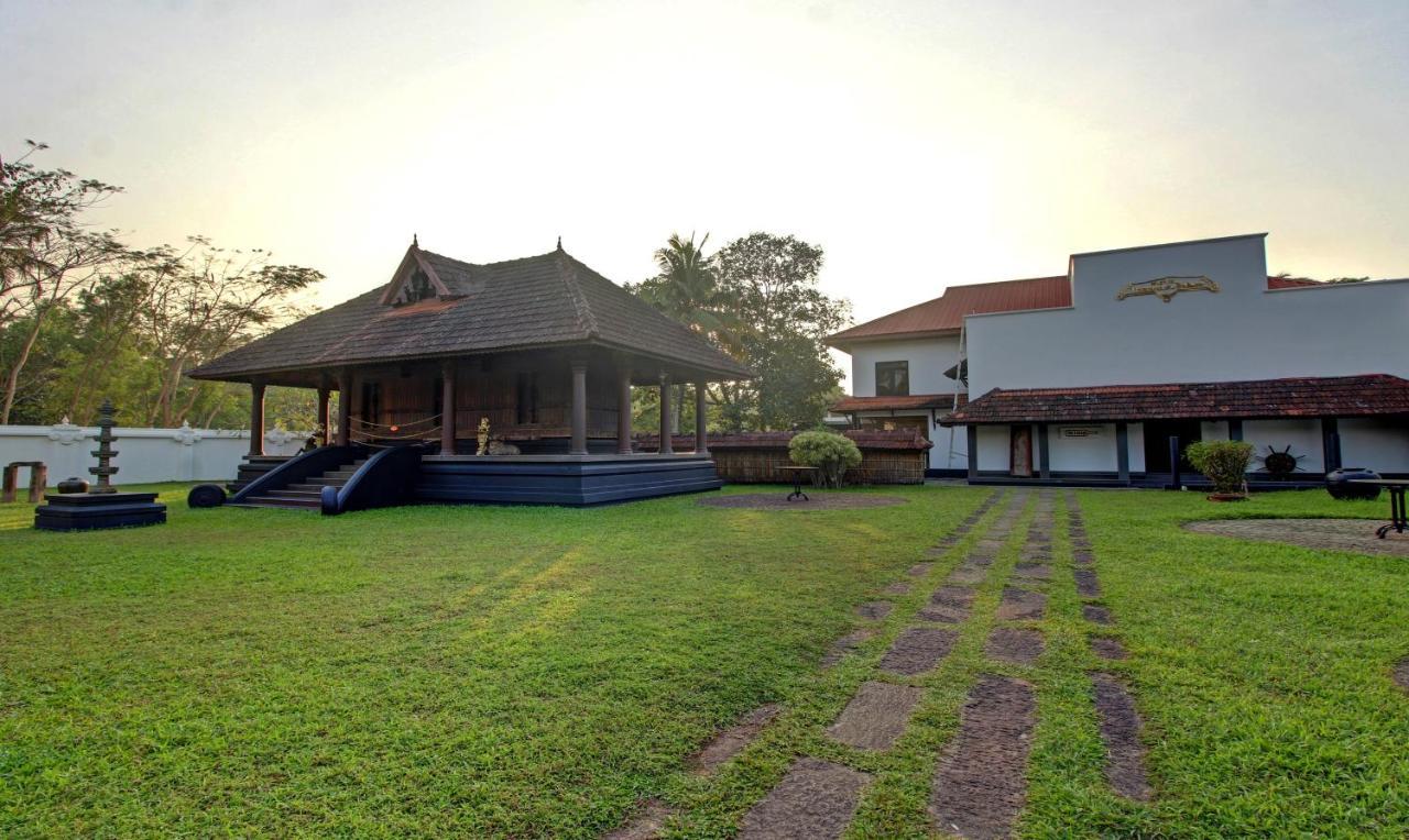 Treebo Premium Travancore Palace Cherthala Alappuzha Buitenkant foto