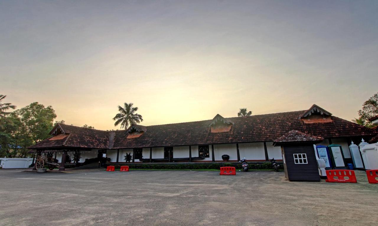 Treebo Premium Travancore Palace Cherthala Alappuzha Buitenkant foto