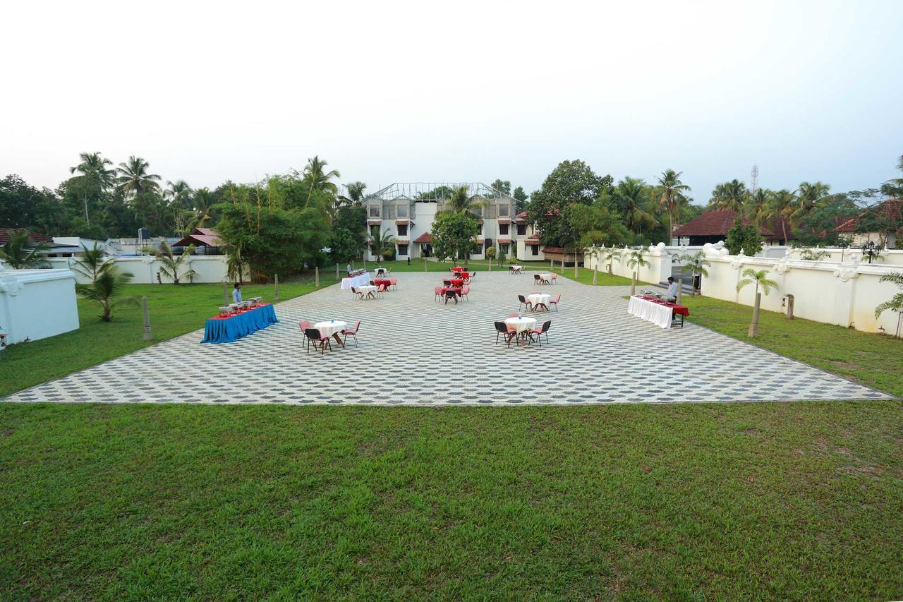 Treebo Premium Travancore Palace Cherthala Alappuzha Buitenkant foto
