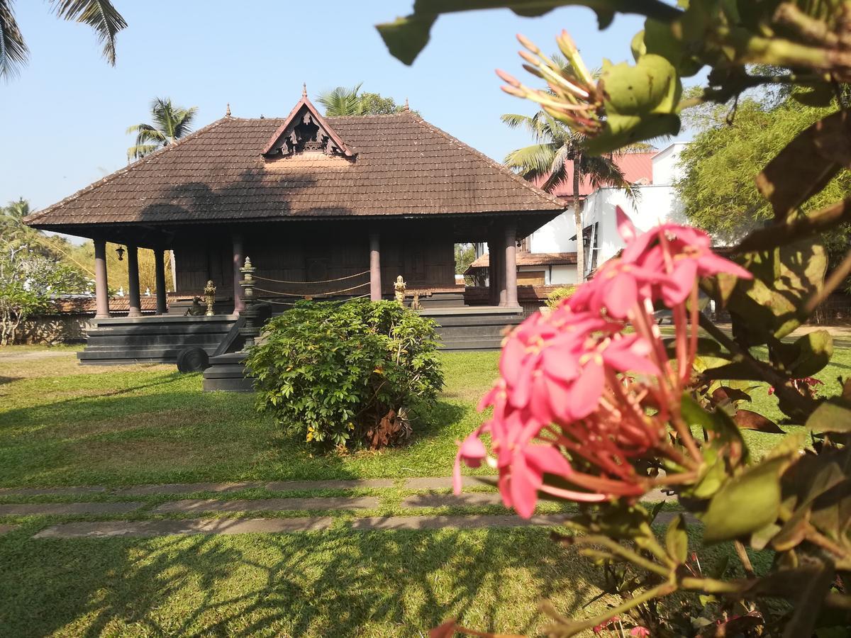 Treebo Premium Travancore Palace Cherthala Alappuzha Buitenkant foto